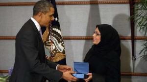 U.S.-President-Obama-presents-executive-director-of-Saudi-Arabias-National-Family-Safety-Program-Al-Muneef-with-U.S.-Secretary-of-States-International-Woman-of-Courage-Award-in-Riyadh